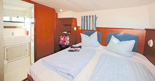 Muritz Boat Rental | KUHNLE-TOURS Schlafen im Hafen
