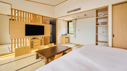 Oishi Hotel | Kumonoue Fuji Hotel Deluxe room - Mt Fuji view with open-air bath