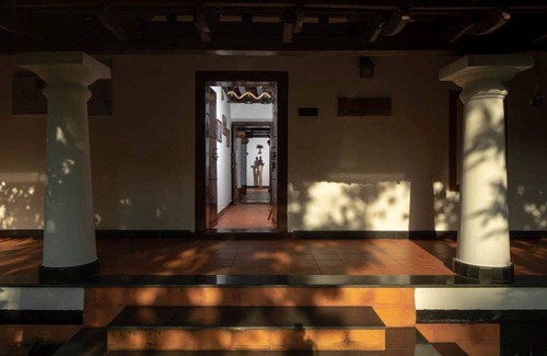 Thrissur House | “Kunnampath Heritage Nalukettu” is a 200-year-old standalone property located about 1.5KM from the city center and downtown.