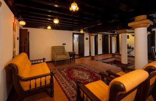 Thrissur House | “Kunnampath Heritage Nalukettu” is a 200-year-old standalone property located about 1.5KM from the city center and downtown.