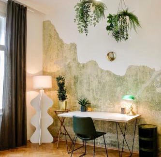 Lend Apartment | Kunstvolles Apartment im Zentrum mit Balkon und Parkplatz