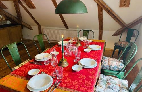 Groissenbach Apartment | KURFÜRSTLICHES JÄGERHAUS - by "Schloss Gessenberg" - luxurious vacation home with mountain views, suitable for families and friends