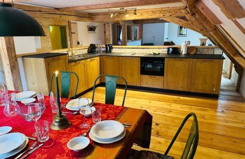 Groissenbach Apartment | KURFÜRSTLICHES JÄGERHAUS - by "Schloss Gessenberg" - luxurious vacation home with mountain views, suitable for families and friends