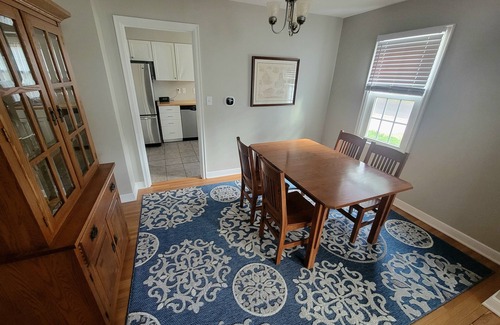 Kutzky Park House | Kutzky Cottage/3 BR, 4 Blocks to Mayo, Family & Pet Friendly, Fenced Yard