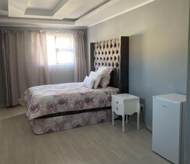 Grahamstown House | Kwa mfundisi