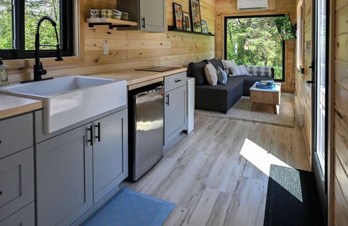 Shell Lake House | Långhus at Midgard Farms w/Hot Tub!