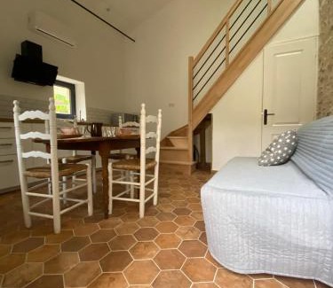 Saint-Martin-d'Ardeche House | Lézardéchois