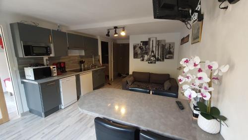 Saint - Aubin - Dupuy Apartment | L'amirauté