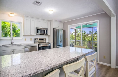 Breezeswept Beach Estates House | L' archipel | Canalfront 2 bedroom retreat on Ramrod Key with brand new dock!