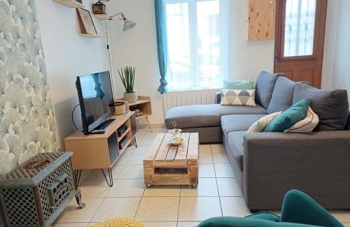 Amiens House | L'artistique, 4 lits, 2 chambres, stationnement gratuit, spacieux, atypique