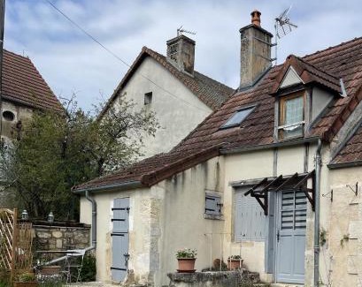 Pousseaux House | L'Atelier de Pierre 1-Bed Cottage in Pousseaux