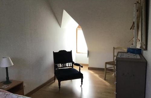 Pousseaux House | L'Atelier de Pierre 1-Bed Cottage in Pousseaux