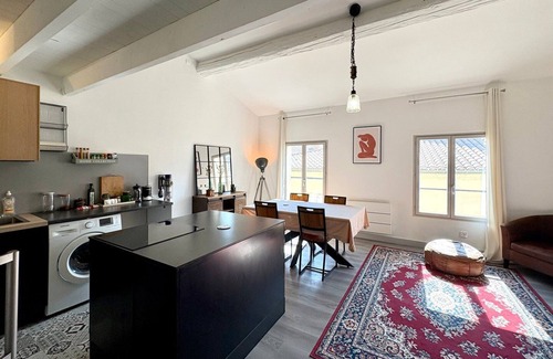 Quartier Administrations Apartment | L'Atelier Violette, 1 bedroom with A/C