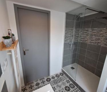 Centre-ville rive gauche Apartment | L'Attique, confort, aéré, centre-ville, Netflix