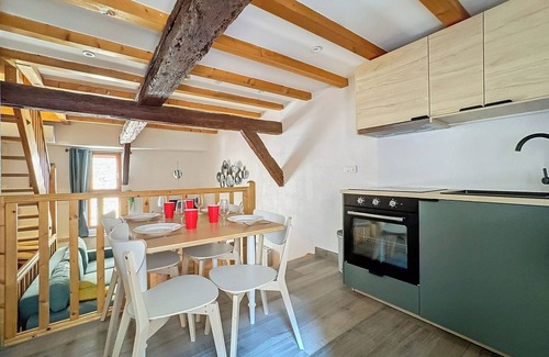 Eguisheim Apartment | L'Atypique d'Eguisheim, Gîte L'Atypique, comfort and originality, historic center of Eguisheim