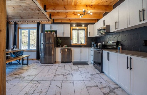 Matawinie Regional County Municipality Apartment | L`Aventurière | River & Kayaks | Hot Tub | Sauna