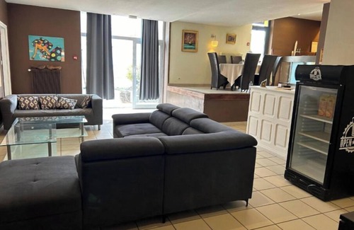 Langeac House | L'Avenue ACCOMMODATION