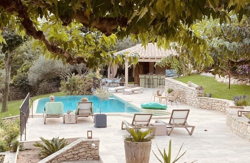 Quartier des Espesses House | L'Encantada, charming property in Nîmes with swimming pool and green spaces