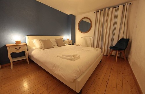 Annecy Old Town Apartment | L'escalier du Château : T4 duplex 9 couchages