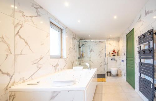 Dieulouard House | L'escapade Passionnée-Balnéo-Clim-Maison moderne