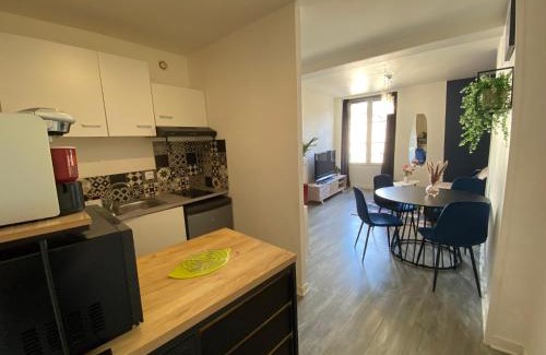 Poitiers Apartment | L'Indigo, charmant T2, 10 min centre historique, WiFi, Netflix, Amazon Prime