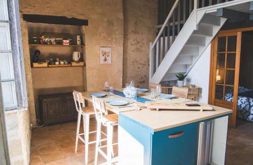 Saint-Felix-Lauragais Apartment | L'intendance - calme et cosy, vieilles pierres