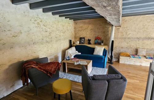 Saint-Felix-Lauragais Apartment | L'intendance - calme et cosy, vieilles pierres