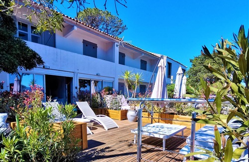 Ile du Levant Apartment | L'Oblade Apartment T2-37m2 Sea view Terrasse 30 m2 Air conditioned