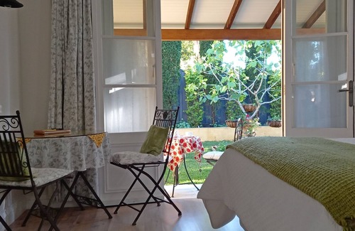 Nelson Bay Bed & Breakfast | L'Olivette B&B Olive RoomnFor 2 Adults OnlynUnsuitable for Children.