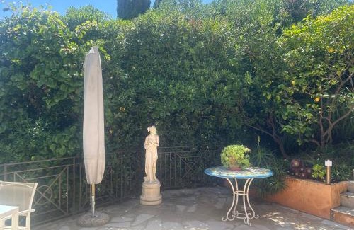 Espero-Pax Apartment | l olivier de Melody