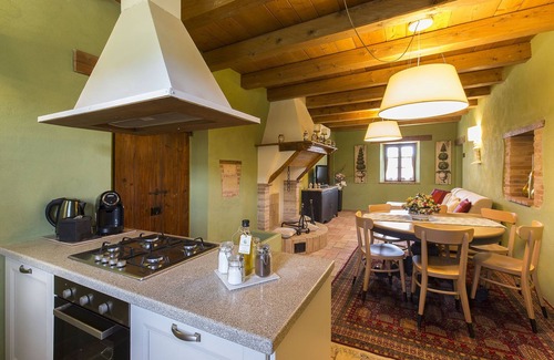 Bettolelle Apartment | L'Olivo, app in a typical villa with swimming pool 7 km from the sea, Senigallia, Marche