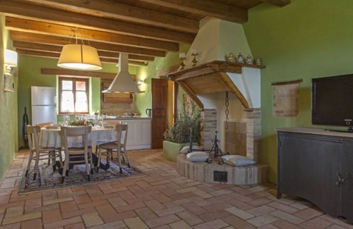 Bettolelle Apartment | L'Olivo, app in a typical villa with swimming pool 7 km from the sea, Senigallia, Marche