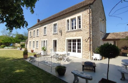 Richebourg House | L'ombre du Tilleul - Gîte Familial