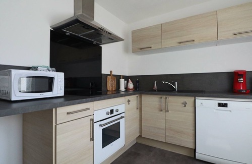 La Bourboule Apartment | L'r Du Roc, Duplex 3 with Mountain View and Wi-Fi