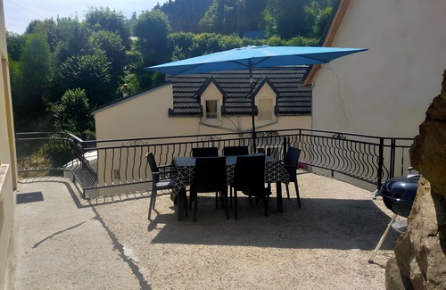 La Bourboule Apartment | L'r Du Roc, Duplex 3 with Mountain View and Wi-Fi