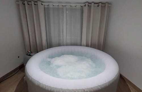 Livry-Gargan Apartment | L08 Jacuzzi 5 Étoile par Villa Dengous