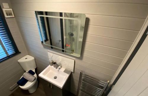 Bethesda Apartment | L16 - Pet Friendly Penrhyn Spa