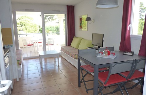 La Baule-Escoublac Apartment | LA BAULE BEACH 5 minutes walk TERRACE 15 m² overlooking wooded park Swimming pools