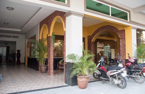 Mean Chey Hotel | La Belle Residence