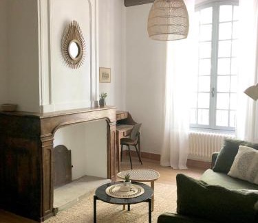 Uzes Apartment | La bohème place aux herbes