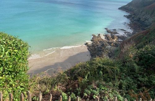 Plerin House | La cabine en bord de mer