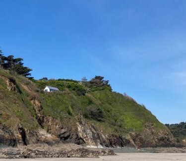 Plerin House | La cabine en bord de mer