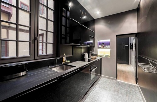 Old Lyon Apartment | La Cachette St Jean: Calm and serenity in Vieux Lyon