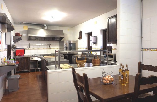 Villar de la Encina Villa | La Casa del Villar. 17 bedrooms. Special for large groups. With swimming pool.