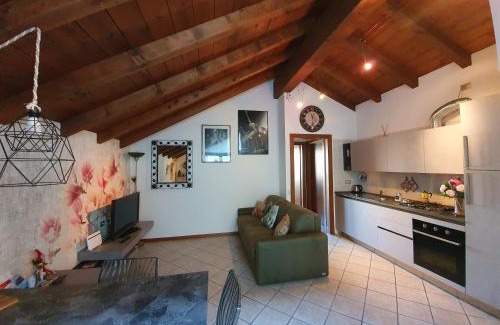 Lecco Apartment | La Casa del Colibrì