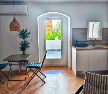 Montilla Apartment | La Casa del Gallo Alojamientos by Taberna Bolero