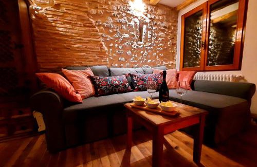 Segusino House | La Casa Rosa di Segusino with SPA Jacuzzi in garden