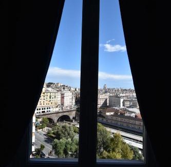 Lagaccio Apartment | La Casa Sulla Mattonata accogliente appartamento sulla tipica creuza genovese con bella vista e a due passi dalla Stazione Principe