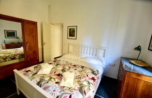 Lagaccio Apartment | La Casa Sulla Mattonata accogliente appartamento sulla tipica creuza genovese con bella vista e a due passi dalla Stazione Principe