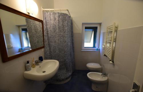 Lagaccio Apartment | La Casa Sulla Mattonata accogliente appartamento sulla tipica creuza genovese con bella vista e a due passi dalla Stazione Principe